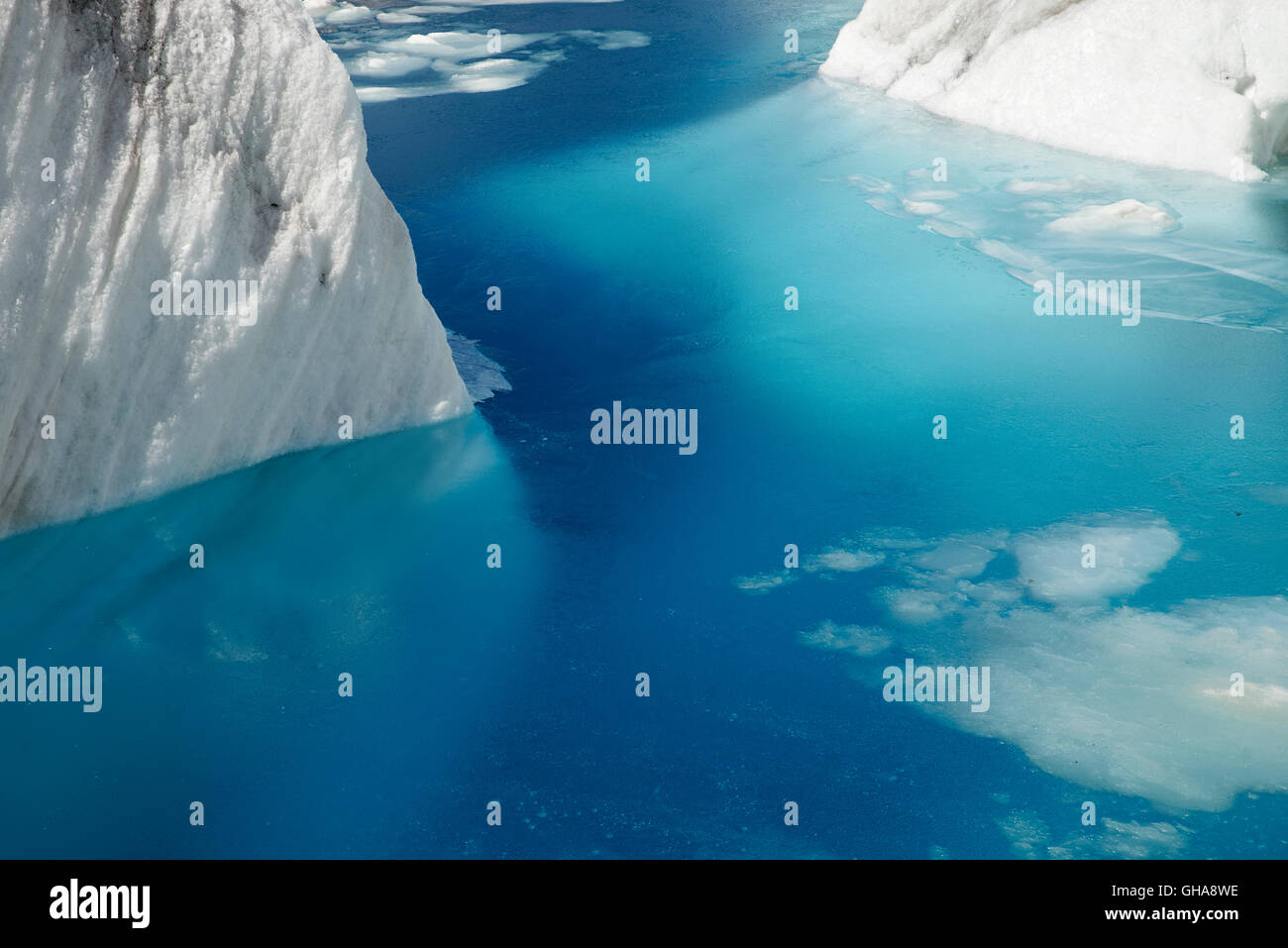 Geografia / viaggi, Francia, lago glaciale sul Mer de Glace ghiacciaio in primavera, Chamonix Mont-Blanc gamma, Additional-Rights-Clearance-Info-Not-Available Foto Stock