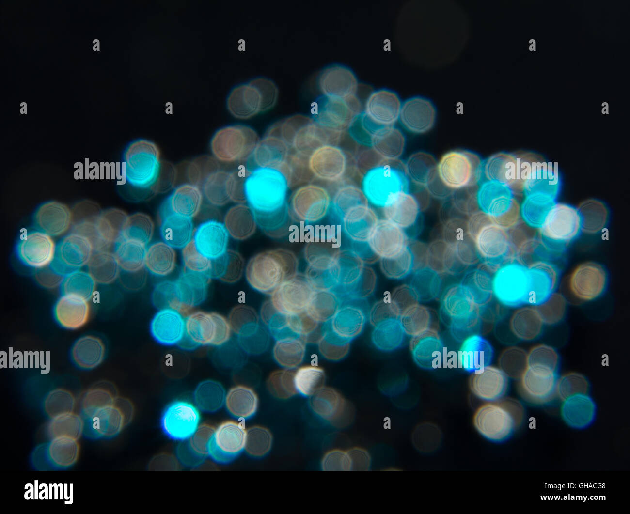 Blu e argento i punti sono disposti in modo ordinato in raggruppamenti casuali. Foto Stock