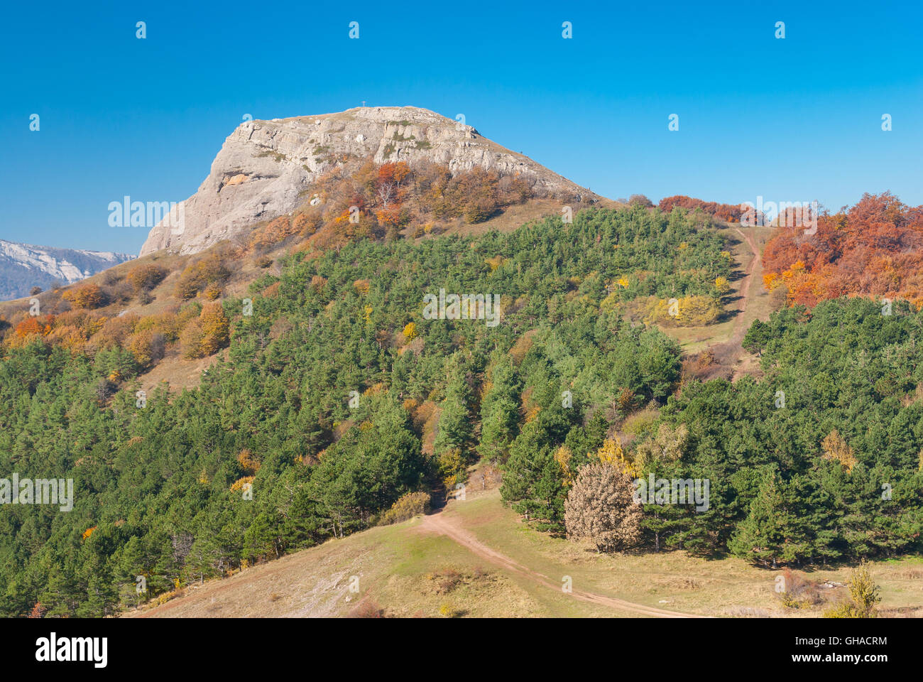 Autunno su un uomo glade, alpeggio Demerdzhi, Crimea, Ucraina Foto Stock