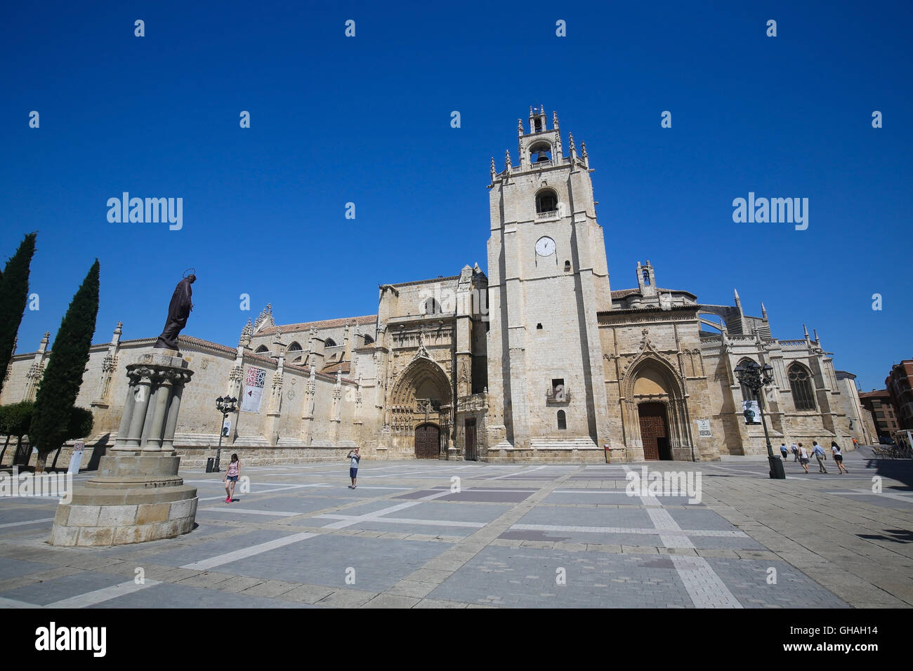 PALENCIA, Spagna - 10 luglio 2016: Palencia Cattedrale (Catedral de san Antolin), popolarmente conosciuta come la bellezza sconosciuta, in Palenci Foto Stock