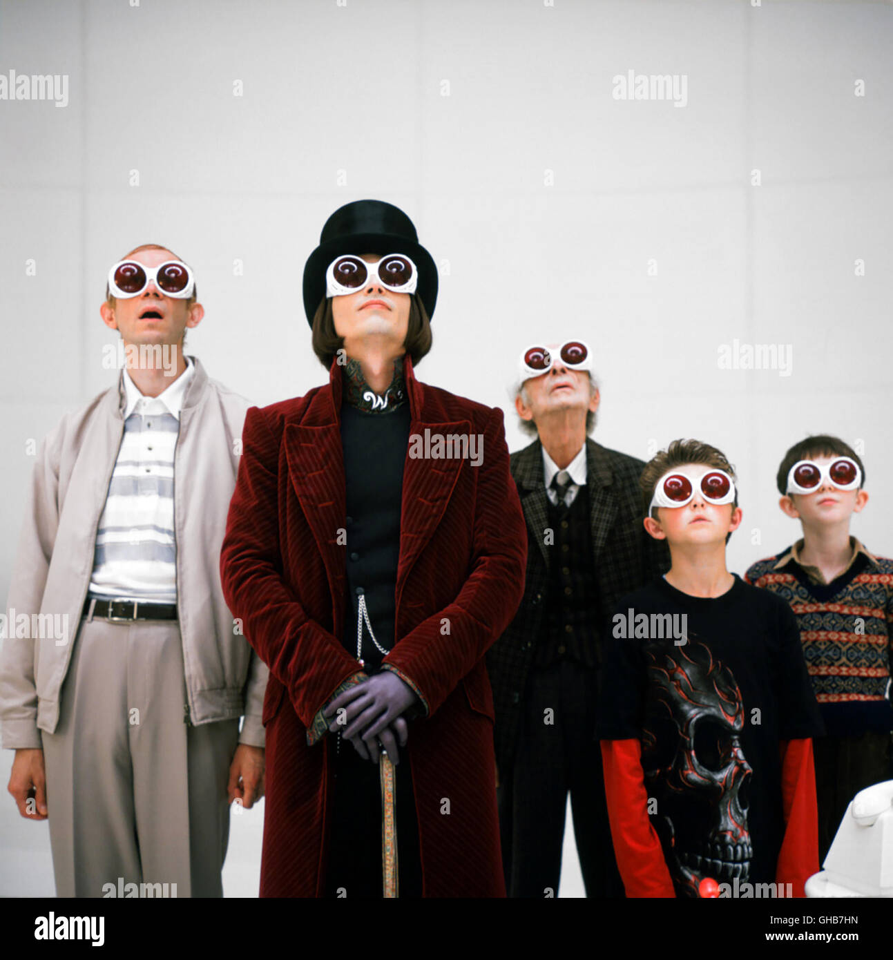CHARLIE UND DIE SCHOKOLADENFABRIK Charlie e la Fabbrica di Cioccolato USA/Regno Unito 2005 Tim Burton il sig. Teavee (ADAM GODLEY), Willy Wonka (Johnny Depp), nonno Joe (David Kelly), Mike Teavee (GIORDANIA RFI), Charlie Bucket (Freddie Highmore) Regie: Tim Burton aka. Charlie e la Fabbrica di Cioccolato Foto Stock