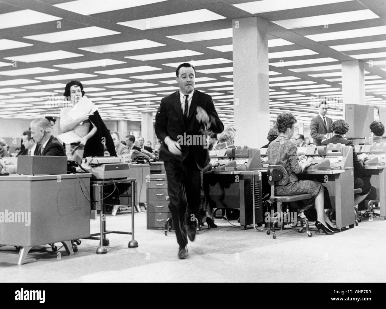 DAS APPARTEMENT Appartamento USA 1960 Billy Wilder Baxter (JACK LEMMON) Großraumbüro im. Komödie Regie: Billy Wilder aka. L' appartamento Foto Stock