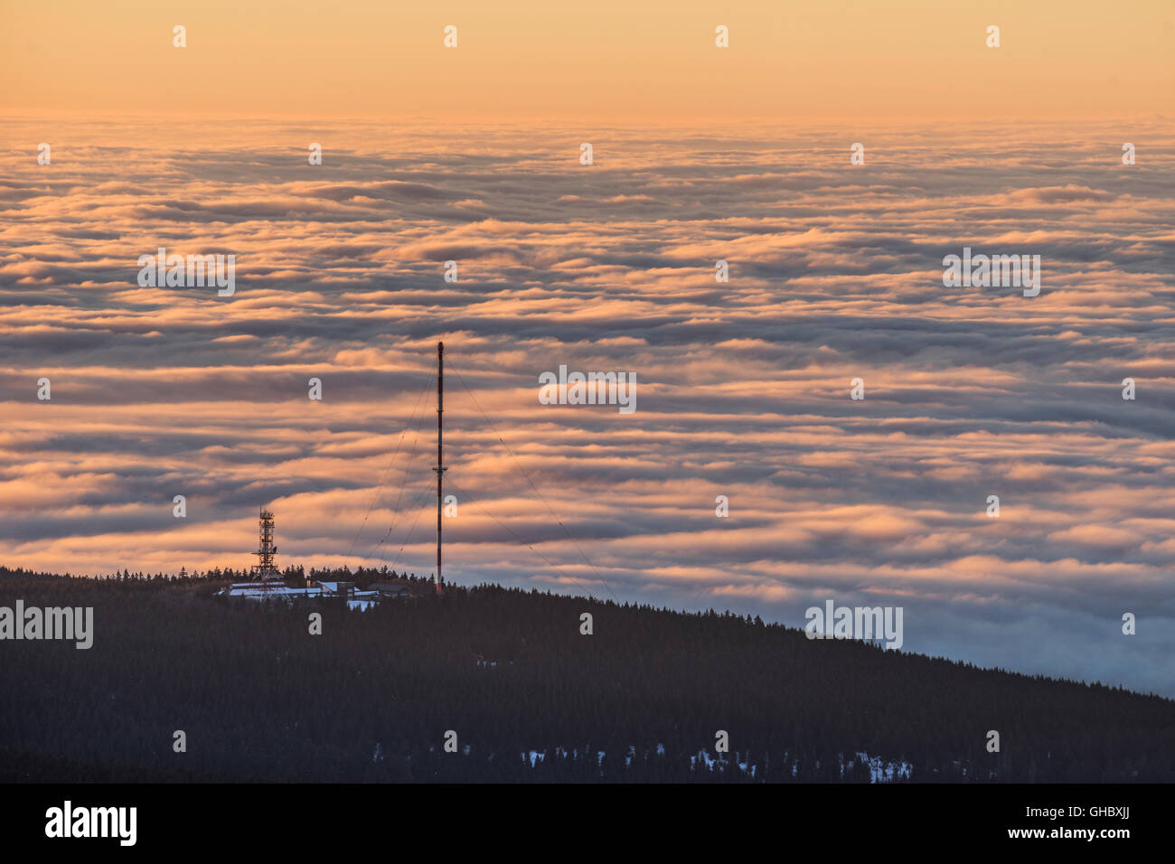 Geografia / viaggi, Germania, Sassonia-Anhalt, Parco Nazionale di Harz Harz, paesaggio al tramonto a inversione atmosferica, Additional-Rights-Clearance-Info-Not-Available Foto Stock