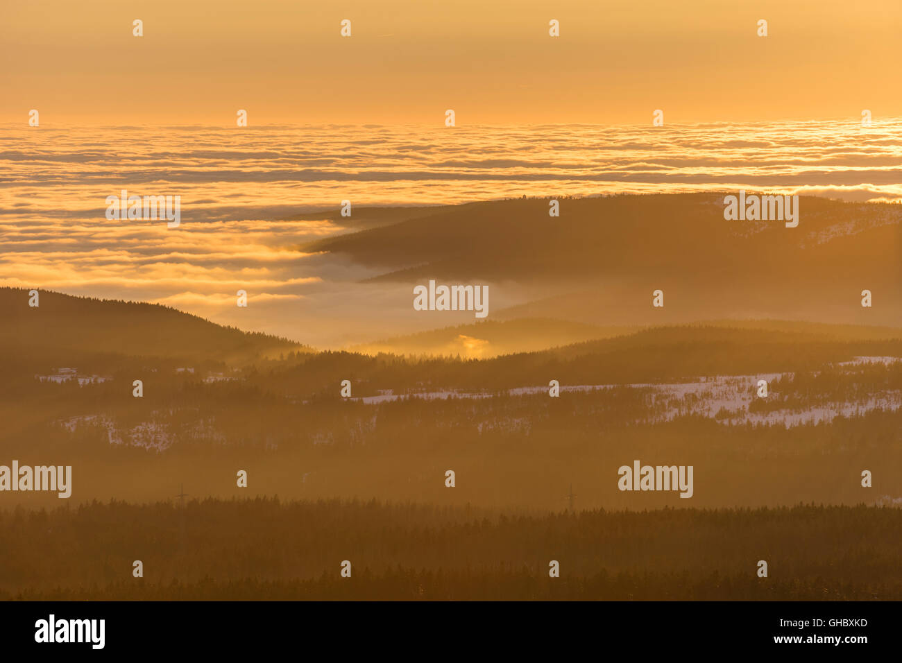 Geografia / viaggi, Germania, Sassonia-Anhalt, Parco Nazionale di Harz Harz, paesaggio al tramonto a inversione atmosferica, Additional-Rights-Clearance-Info-Not-Available Foto Stock