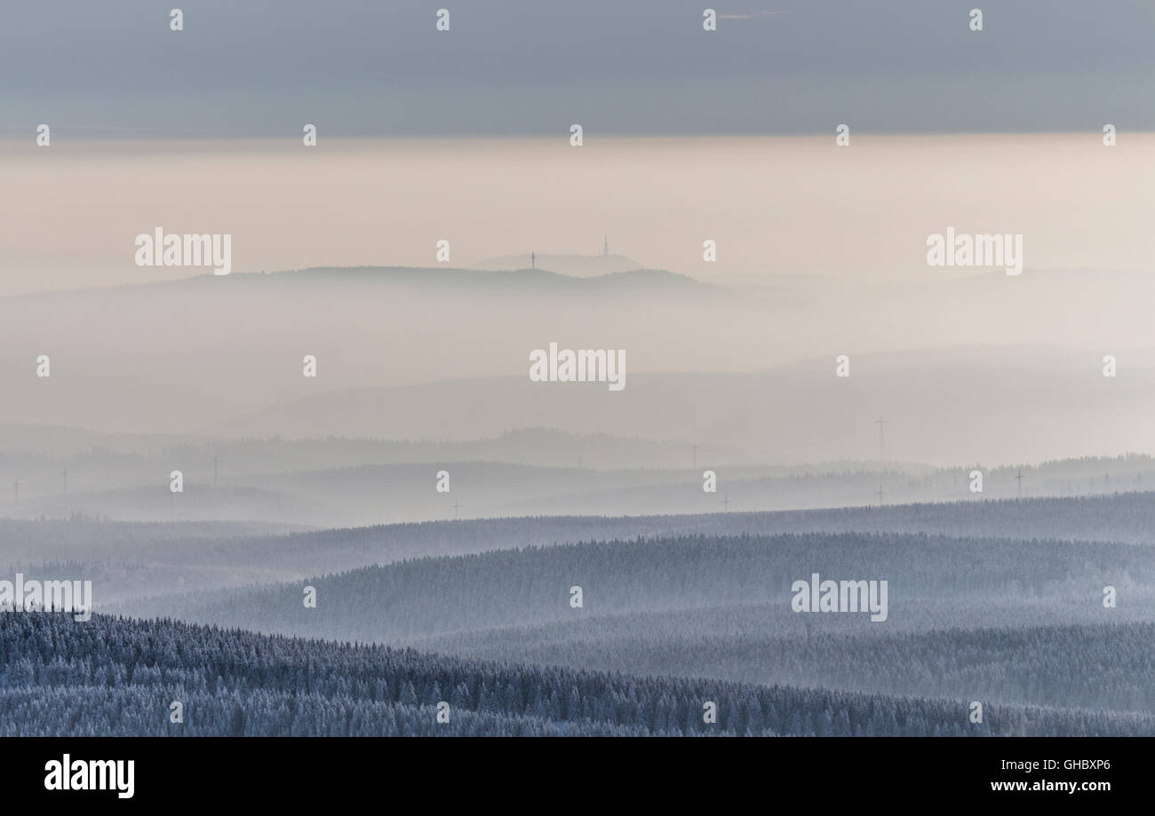 Geografia / viaggi, Germania, Sassonia-Anhalt, Parco Nazionale di Harz, nebbia oltre il parco Nazionale di Harz in inverno, Additional-Rights-Clearance-Info-Not-Available Foto Stock