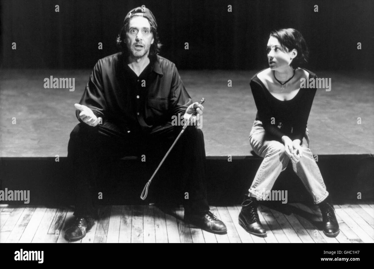 Cerca di RICHARD USA 1996 Al Pacino AL PACINO als iniziatore, Produzent, Hauptdarsteller, direttore cinematografico und Autor der Zwischentexte sciabiche film über die gründliche Erarbeitung von Shakespeare meistgespieltem Stück "Richard III". Immagine: Al Pacino u. Winona Ryder Regie: Al Pacino Foto Stock