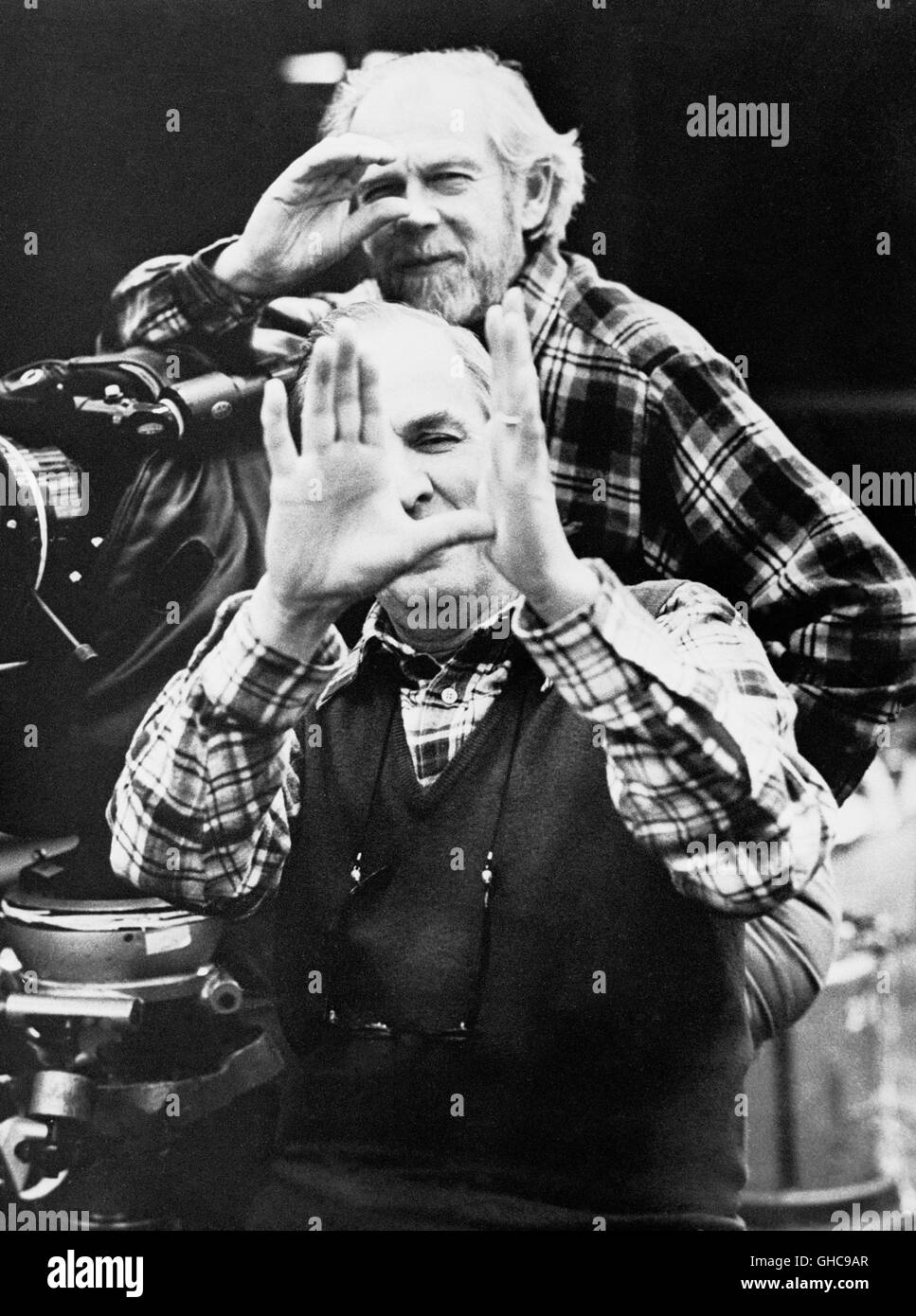 Direttore svedese Ingmar Bergman e direttore della fotografia SVEN NYKVIST durante le riprese: ' Aus dem Leben der Marionette' (1980) Foto Stock