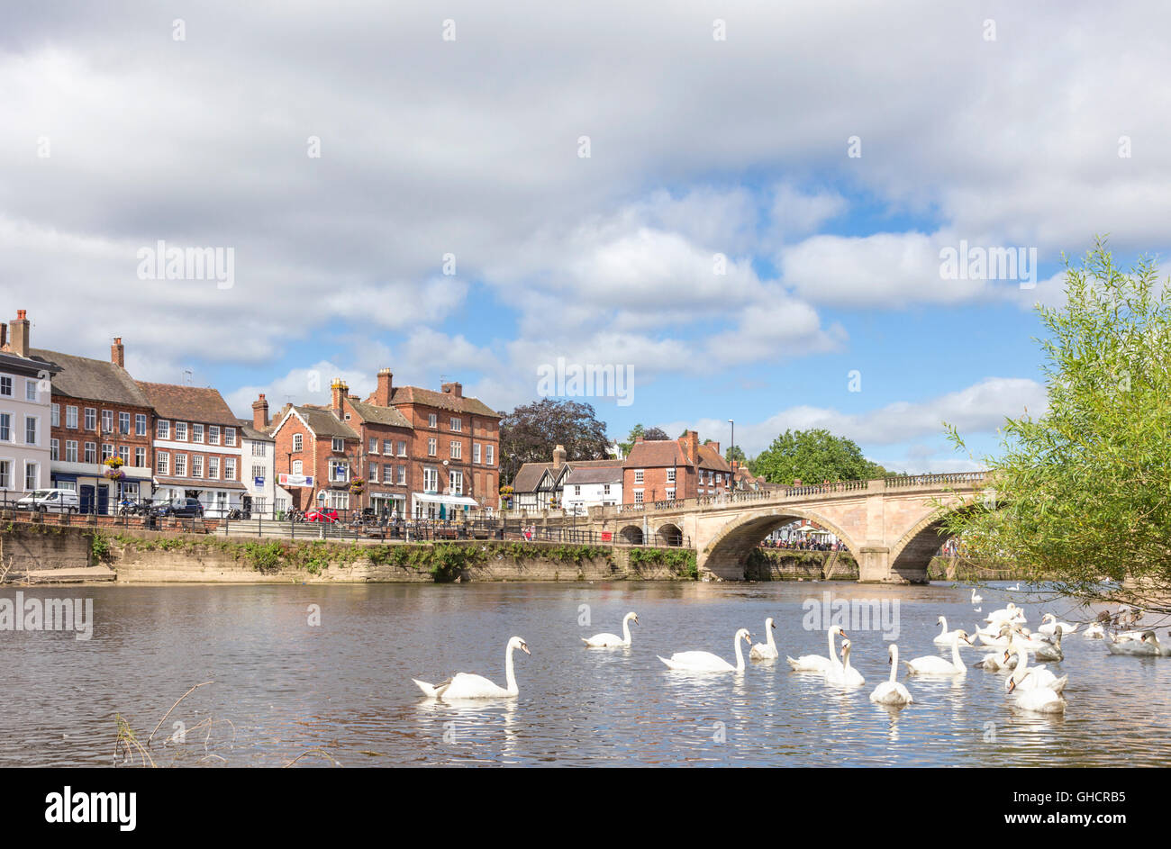Il Riverside città di Baja Sardinia, Worcestershire, England, Regno Unito Foto Stock