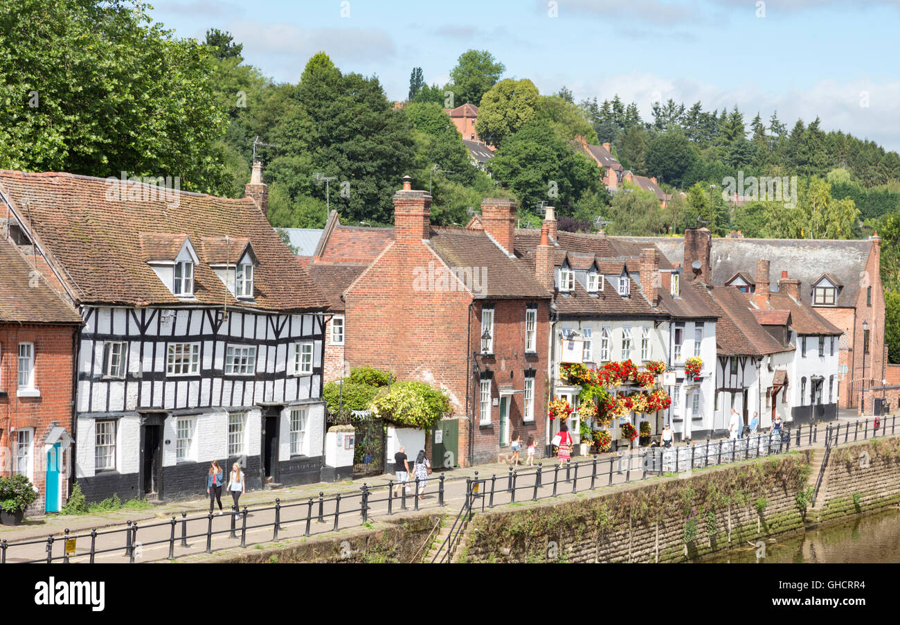 Il Riverside città di Baja Sardinia, Worcestershire, England, Regno Unito Foto Stock