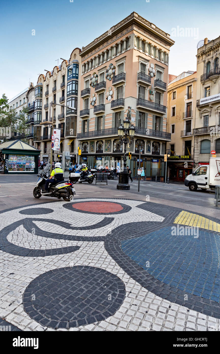 Joan Miro il Pla de l'os mosaico nella Rambla di Barcellona, Spagna Foto Stock
