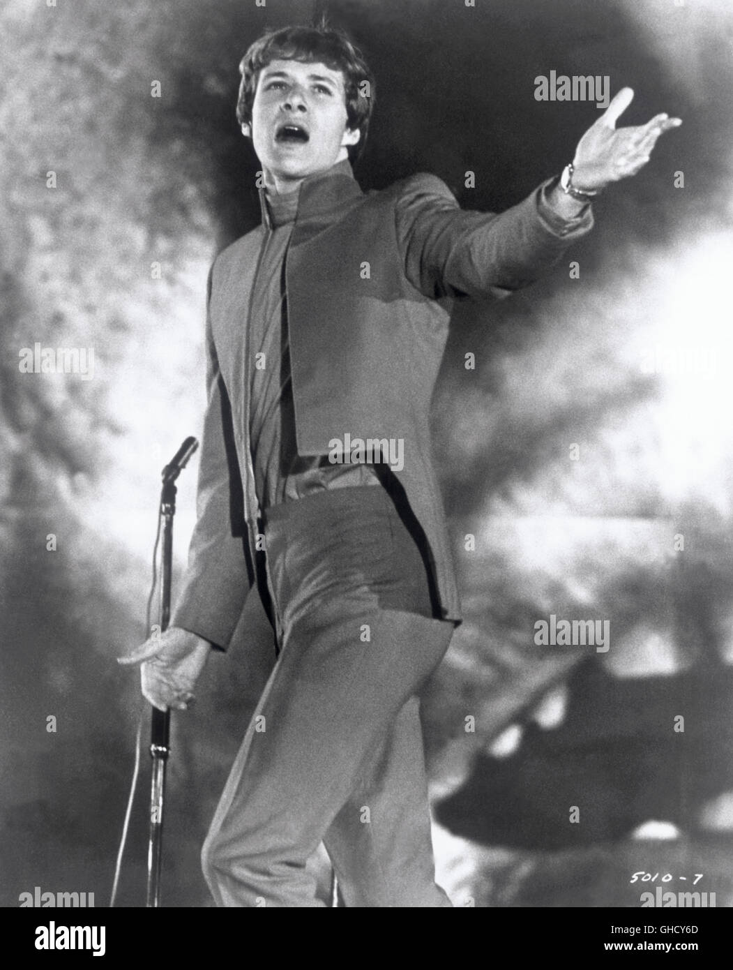 Privilegio UK 1967 Peter Watkins PAUL JONES come Steven più brevi, il ultimative British music star. Regie: Peter Watkins Foto Stock
