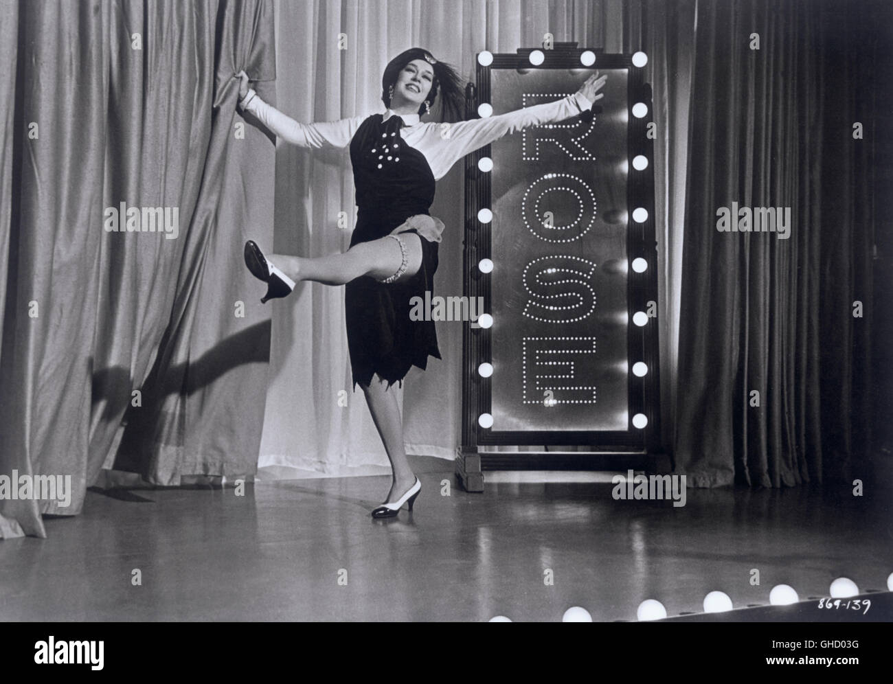 GYPSY USA 1962 Mervyn LeRoy Rosalind Russell (Rose Hovick) ballando sul palco. Regie: Mervyn LeRoy Foto Stock