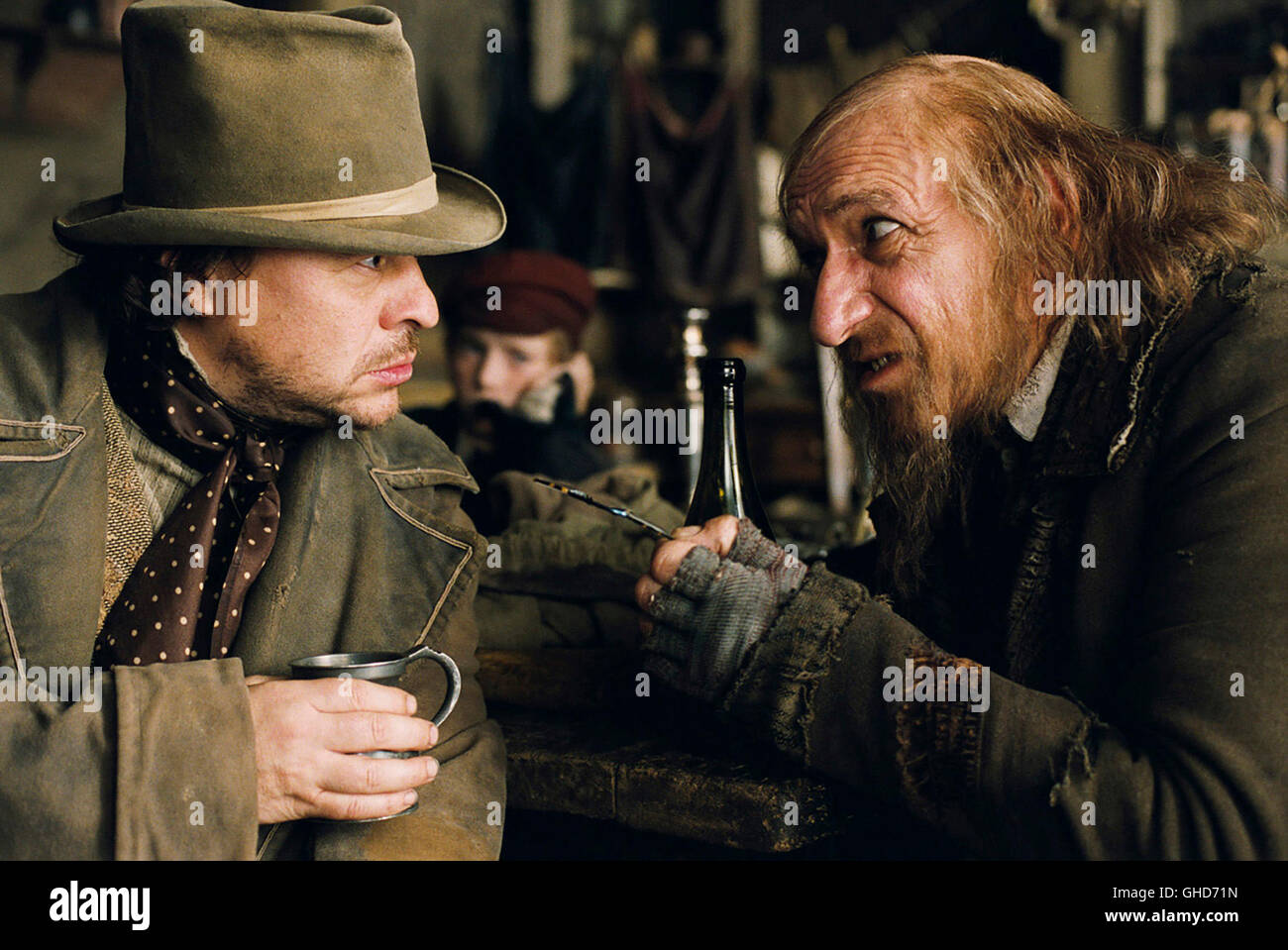 OLIVER TWIST UK/Repubblica ceca/FR/IT 2005 Roman Polanski Bill Sykes (JAMIE FOREMAN) e Fagin (Ben Kingsley) Regie: Roman Polanski Foto Stock