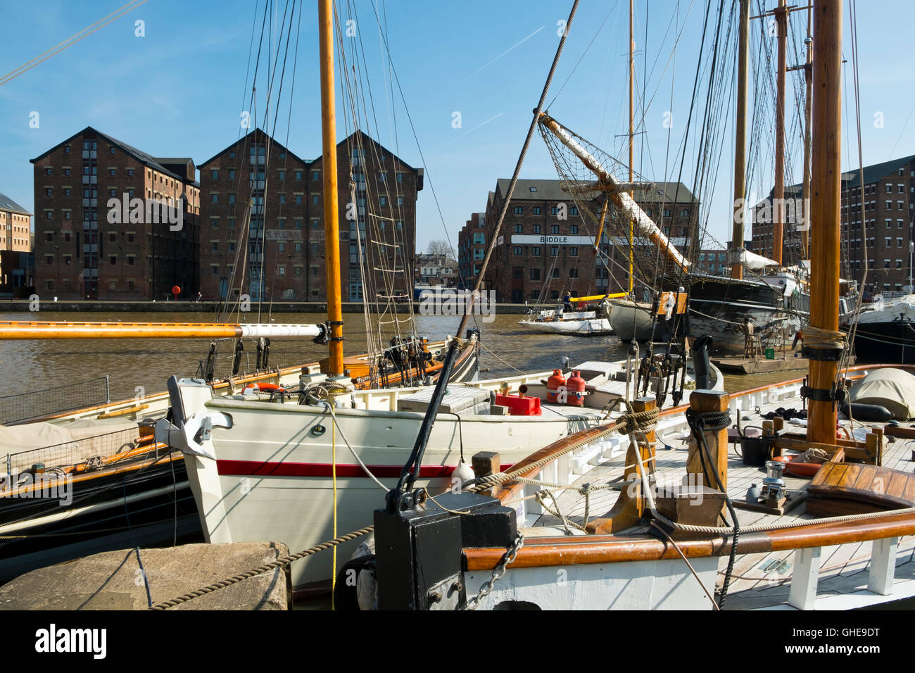 Imbarcazioni tradizionali in fase di manutenzione in Gloucester Docks, Gloucester, Regno Unito Foto Stock