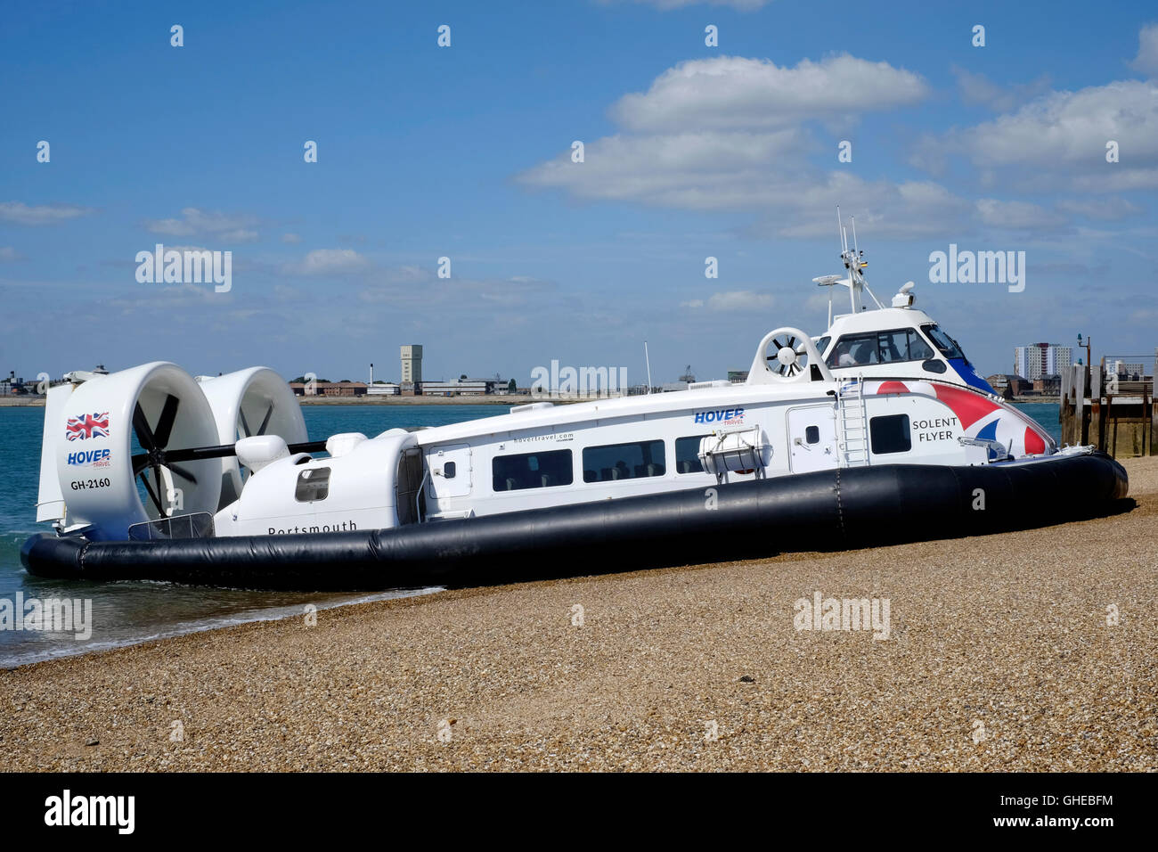Nuovo hovertravel hovercraft solent flyer sottoposti a prove in mare off southsea terminale England Regno Unito Foto Stock