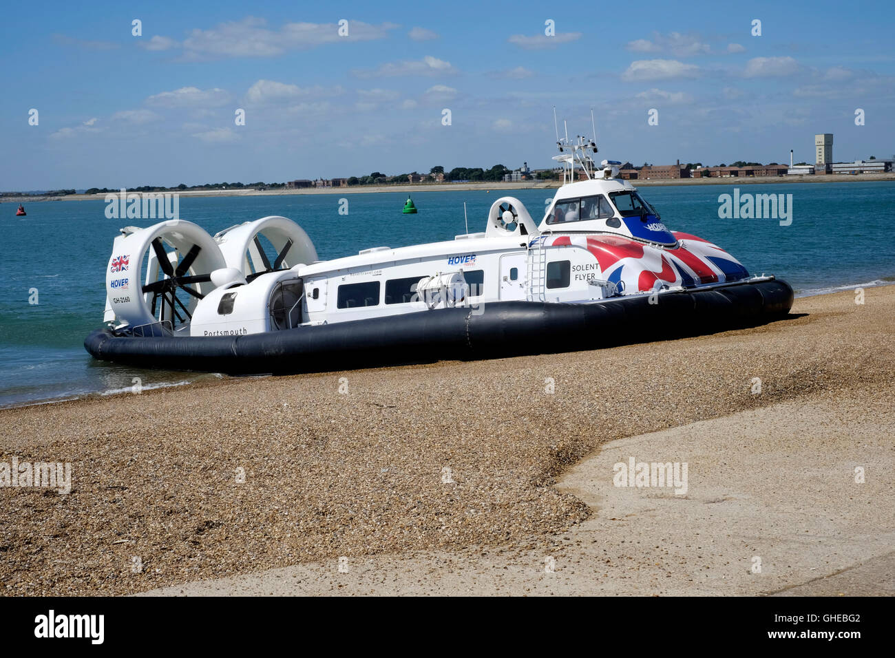 Nuovo hovertravel hovercraft solent flyer sottoposti a prove in mare off southsea terminale England Regno Unito Foto Stock