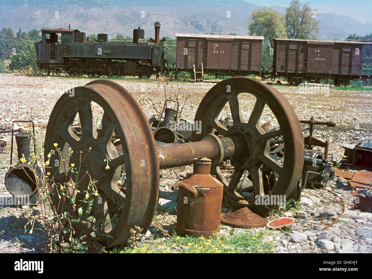 Stato greco ferrovie classe Z 2-6-0T, abbandonati a Kalamata nel Peloponneso greco, aprile 1973. Foto Stock
