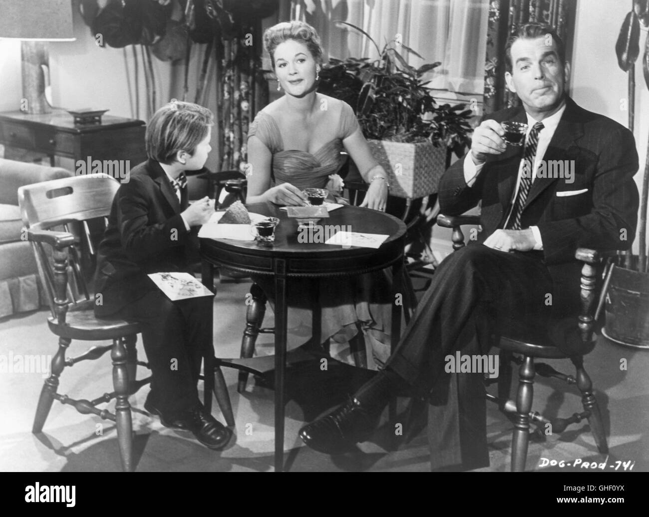Il cane Shaggy USA 1959 Charles Barton famiglia Daniels: Wilby (TOMMY KIRK), Freeda (JEAN HAGEN), Wilson (FRED MACMURRAY) Regie: Charles Barton Foto Stock