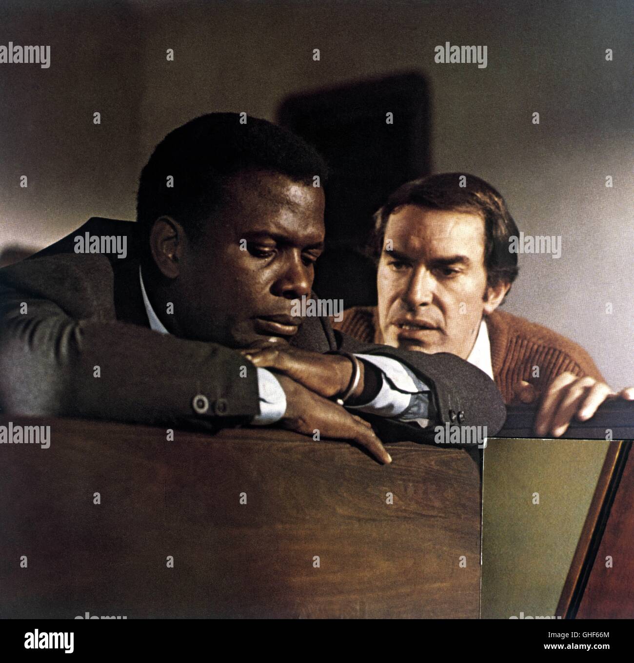 SIDNEY POITIER (nato il 20 febbraio 1927), è una delle Bahamas American Academy Award-winning attore (film e stadio), regista. Compleanno: 20. febr. 2007 - ' 80 '. immagine: Sidney Poitier e Martin Landau in ' mi chiamano il sig. Tibbs ' (1969). Foto Stock