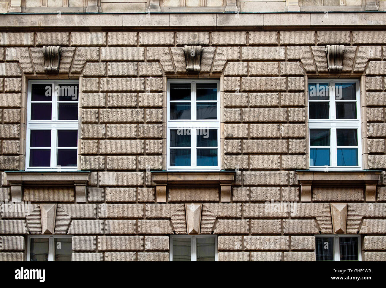 Facciata di un edificio che mostra uno stile architettonico di Berlino Foto Stock