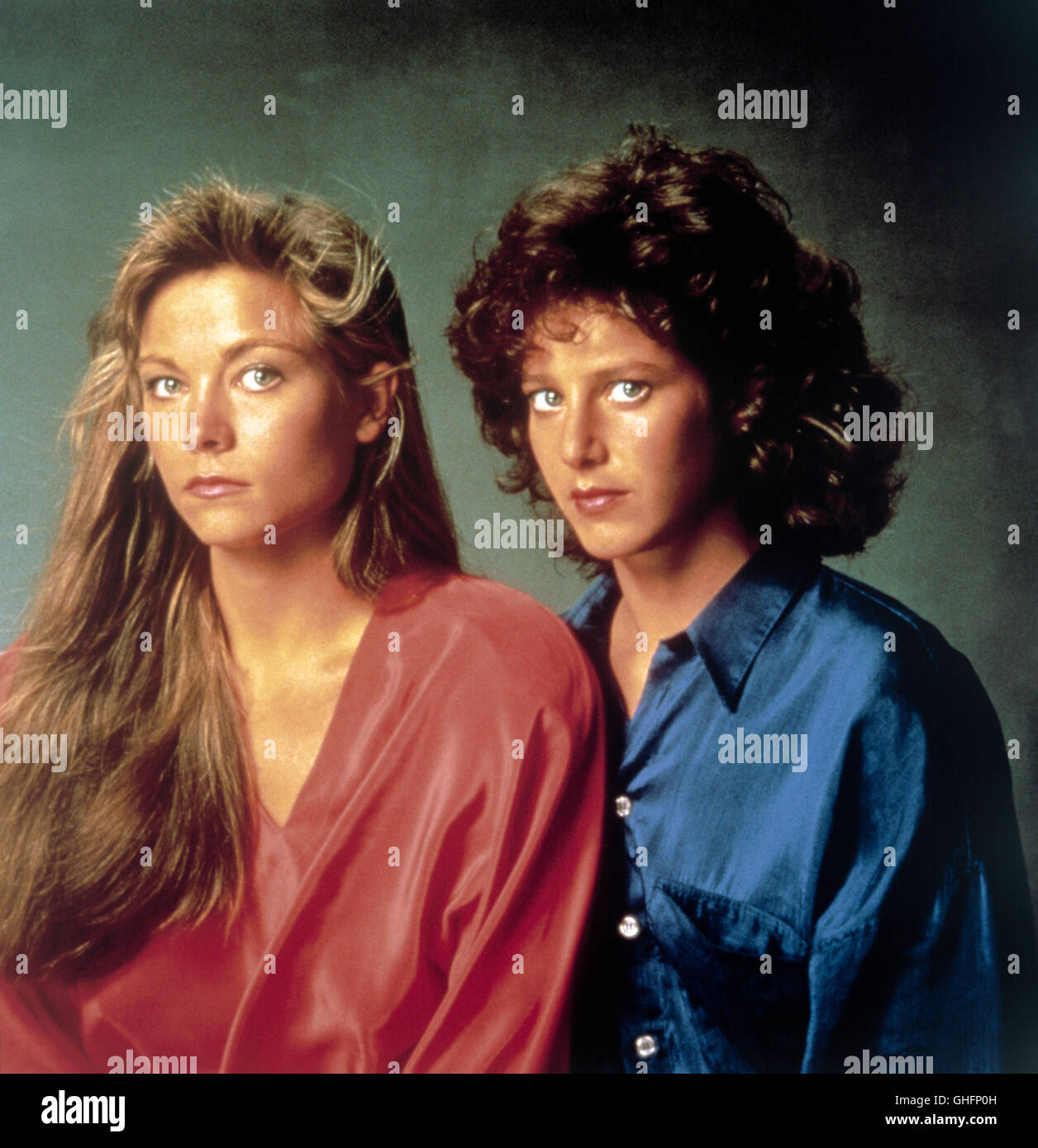 THERESA RUSSELL, nato il 20 marzo 1957, San Diego, California, USA. Festeggiare il compleanno: cinquantesimo (20 marzo 2007). Immagine: Theresa Russell e Debra Winger in ' Black Widow ' (1987). Foto Stock