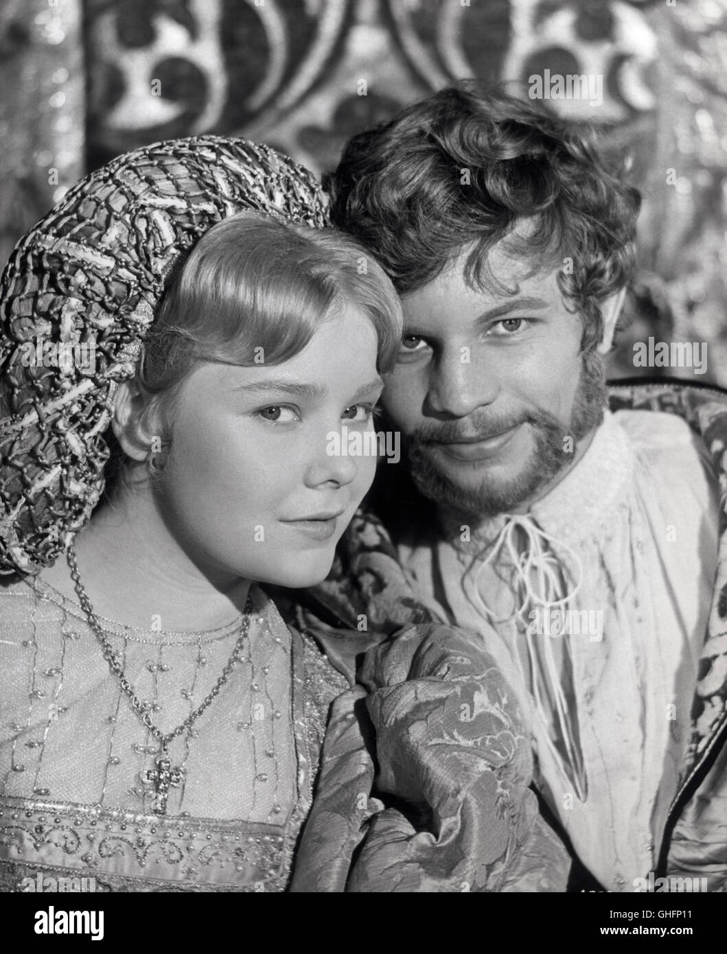 MICHAEL YORK, nato il 27 marzo 1942, Fulmer, Buckinghamshire, Inghilterra, Regno Unito. Festeggiare il compleanno: 65 (27 marzo 2007), Immagine: Natasha Pyne come Bianca e Michael York come Lucentio in ' La bisbetica domata ' (1967). Foto Stock