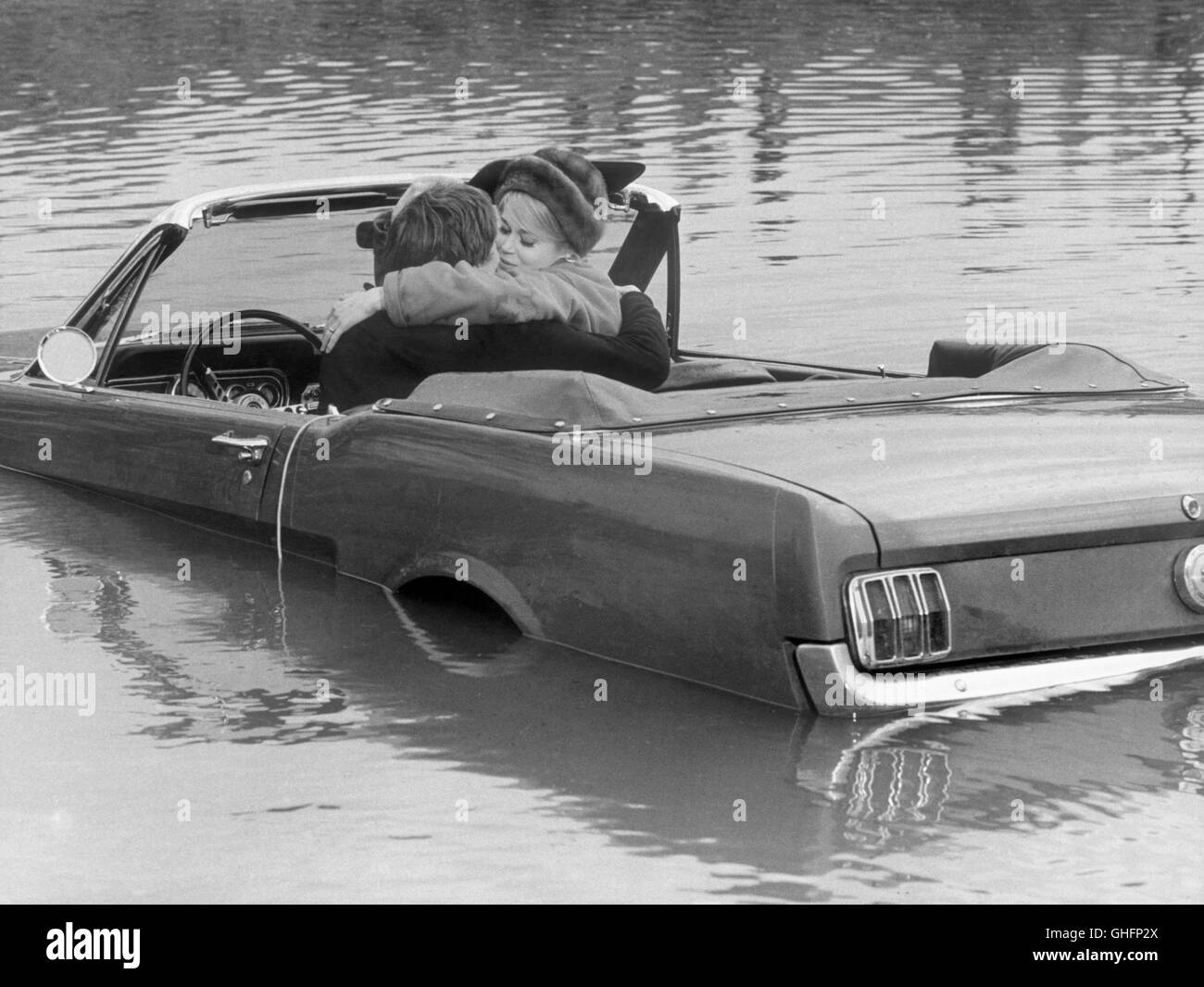 LA CUREE Francia/Italia 1966 Roger Vadim con la vettura in acqua: Jacques Monod e Jane Fonda Regie: Roger Vadim Foto Stock