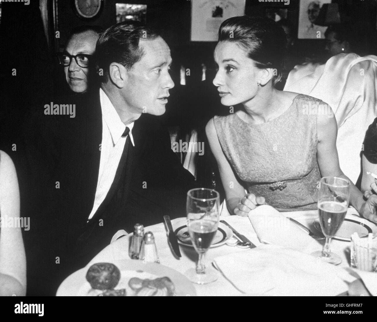 MEL FERRER e Audrey Hepburn, ca. 1957 Foto Stock