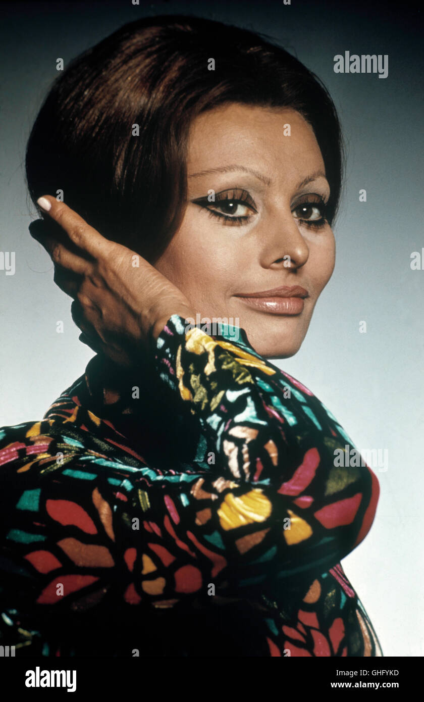 SOPHIA LOREN (Geboren am 20. Settembre 1934 in Rom als Sofia Villani Scicolone), Italienische Schauspielerin und Weltstar. Sophia Loren (nato il 20. Settembre 1934), motion picture e stadio, Academy Award-winning attrice, la più famosa attrice italiana. Ritratto (1971) Foto Stock