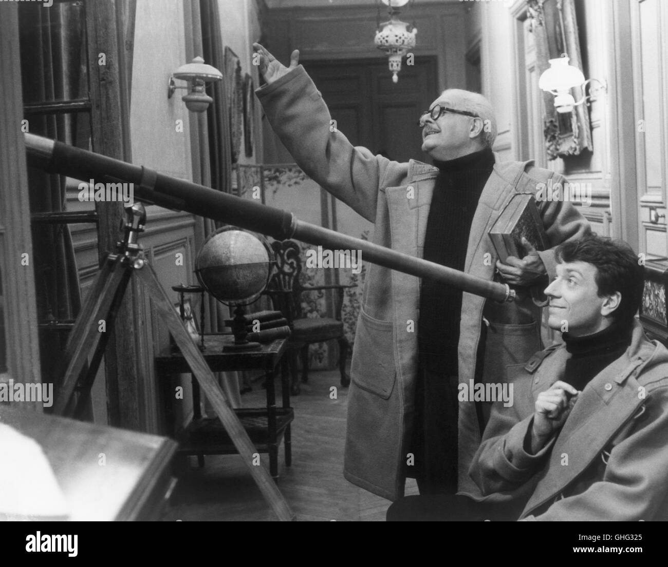 PAOLO STOPPA (Professor Gaetano), JEAN-PIERRE CASSEL (Antoine con telescopio) Regie di Philippe de Broca Foto Stock