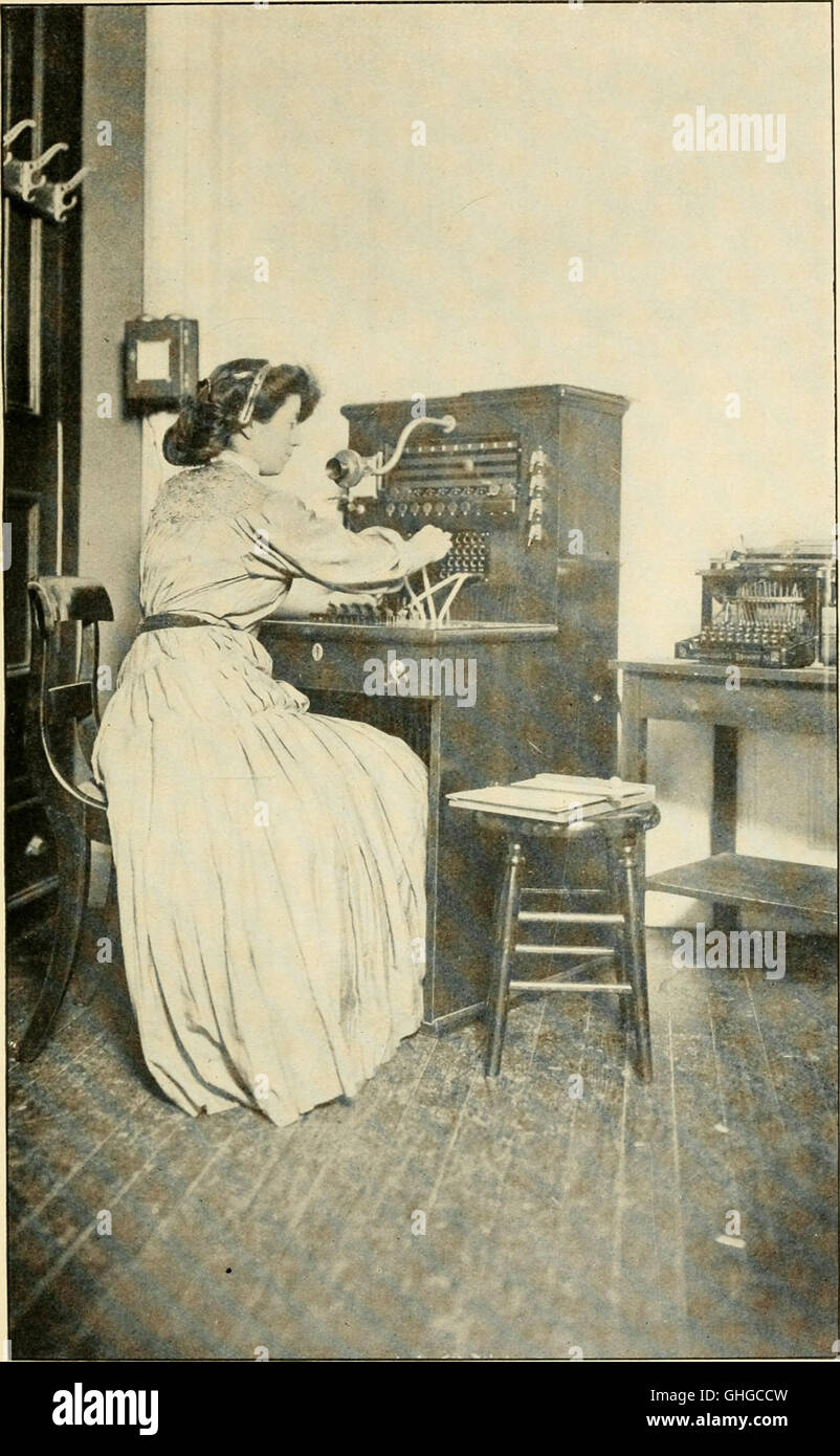 Questa relazione del 1907 presenta i risultati della Commissione del 1906 che ha indagato sulle condizioni di vita dei ciechi a New York. Affronta questioni quali l'accesso all'istruzione, all'assistenza sanitaria e all'occupazione, offrendo raccomandazioni per migliorare i servizi e il supporto. Foto Stock