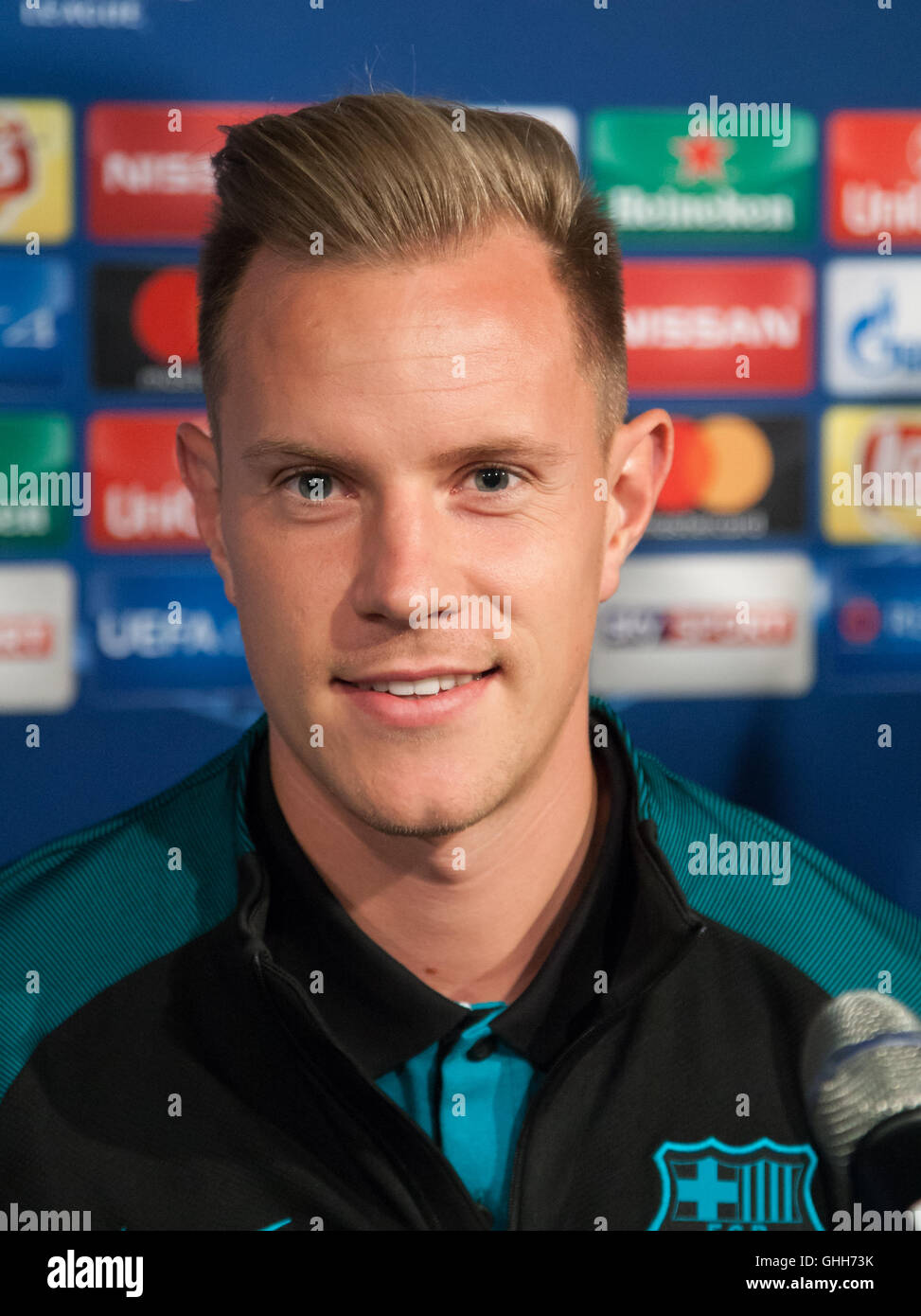 Monchengladbach, Germania. 27 Settembre, 2016. Marc Andre Ter Stegen alla conferenza stampa davanti alla UEFA Champions League match gruppo Borussia Monchengladbach vs FC Barcellona. Credito: Daniel Kaesler/Alamy Live News Foto Stock