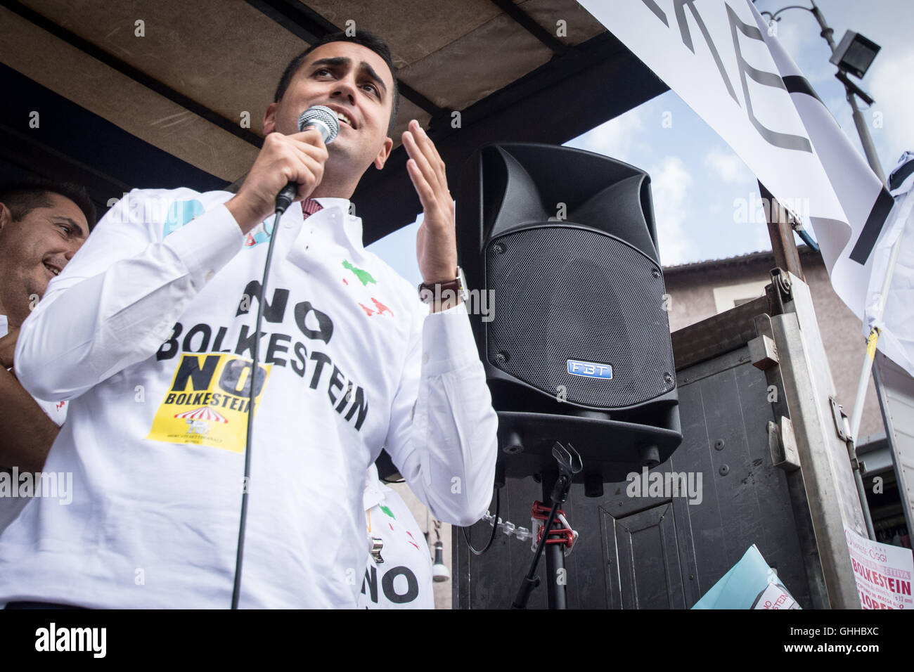 Roma, Italia. Il 28 settembre 2016. Migliaia di venditori ambulanti e di operatori di spiaggia di prendere parte ad una manifestazione di protesta contro la cosiddetta direttiva Bolkestein a Roma. La direttiva Bolkestein, dal Dutch ex UE Il commissario responsabile del mercato interno Frits Bolkestein, è un diritto dell'UE finalizzate alla creazione di un mercato unico per i servizi all' interno dell' Unione europea. Foto di Luigi Di Maio Credito: Andrea Ronchini/Alamy Live News Foto Stock