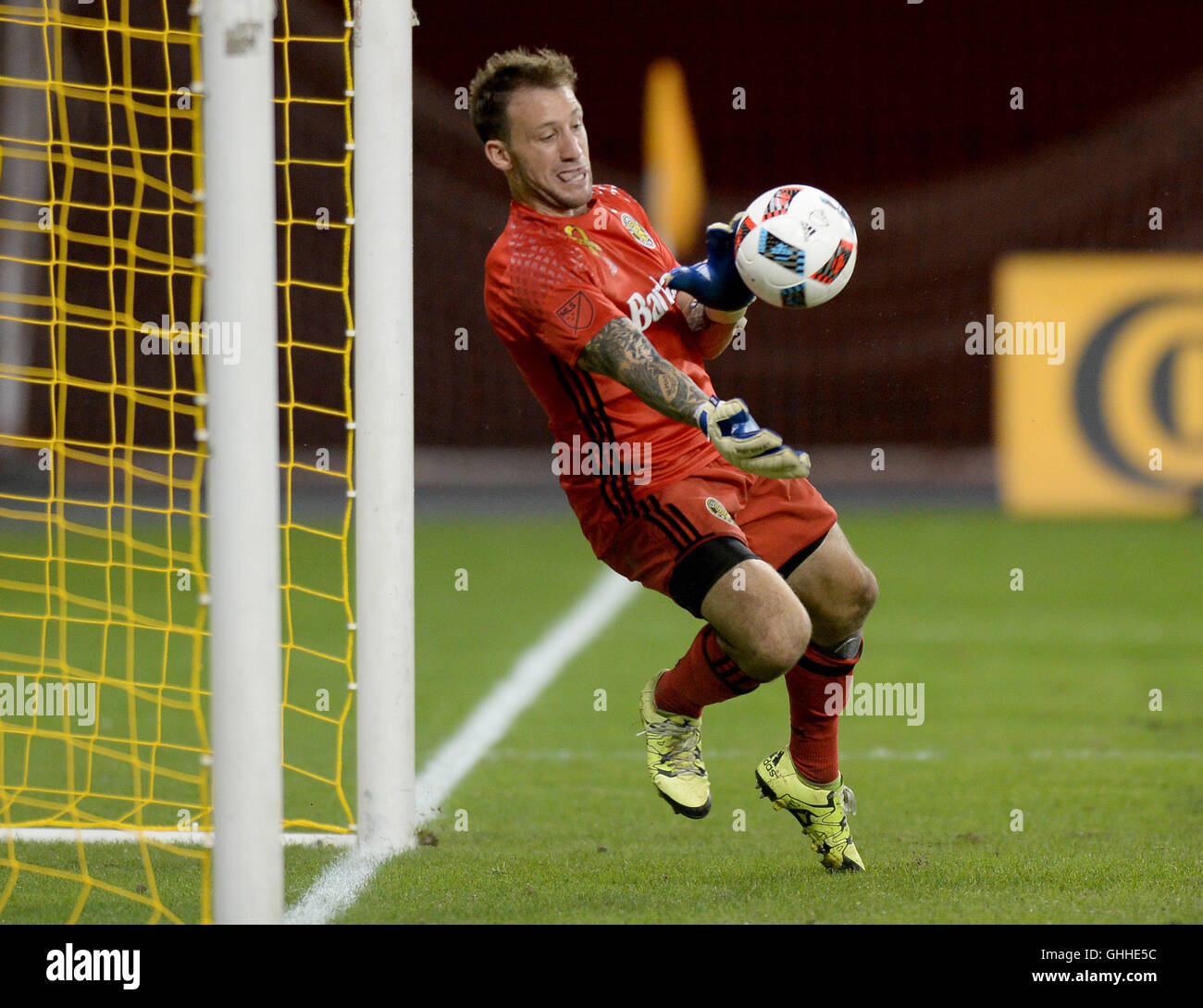 Washington, DC, Stati Uniti d'America. 28 Sep, 2016. Columbus Crew SC portiere STEVE CLARK (1) fa un salvataggio contro D.C. Uniti nel primo semestre a RFK Stadium di Washington. Credito: Chuck Myers/ZUMA filo/Alamy Live News Foto Stock