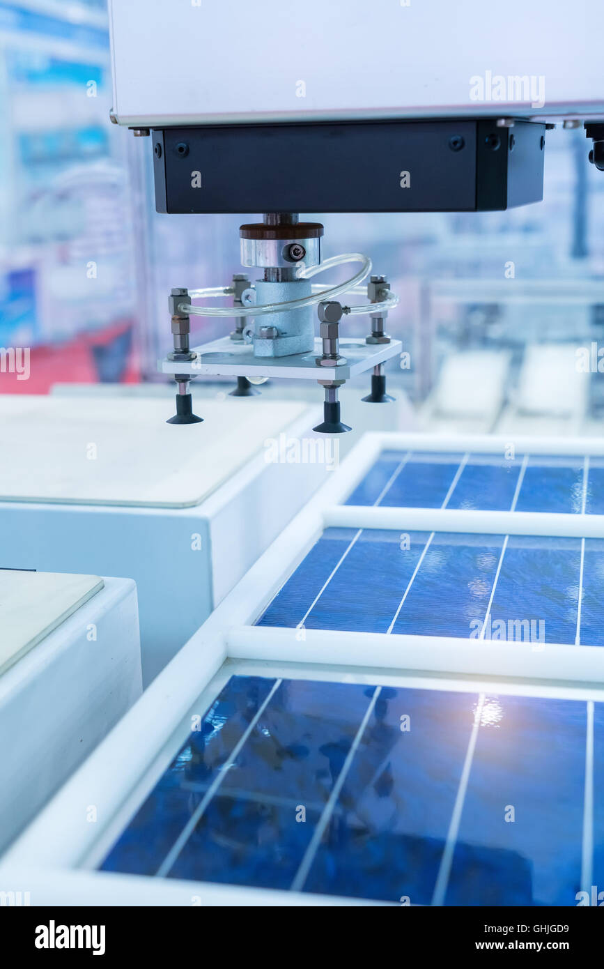 Mano robotica di macchina utensile alla fabbricazione industriale factory Foto Stock