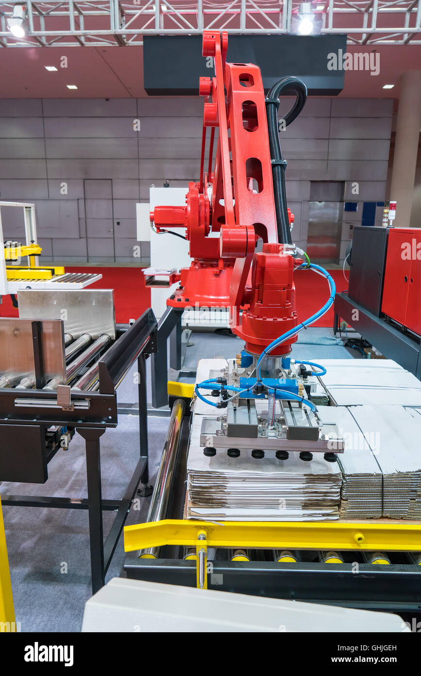 Mano robotica di macchina utensile alla fabbricazione industriale factory Foto Stock