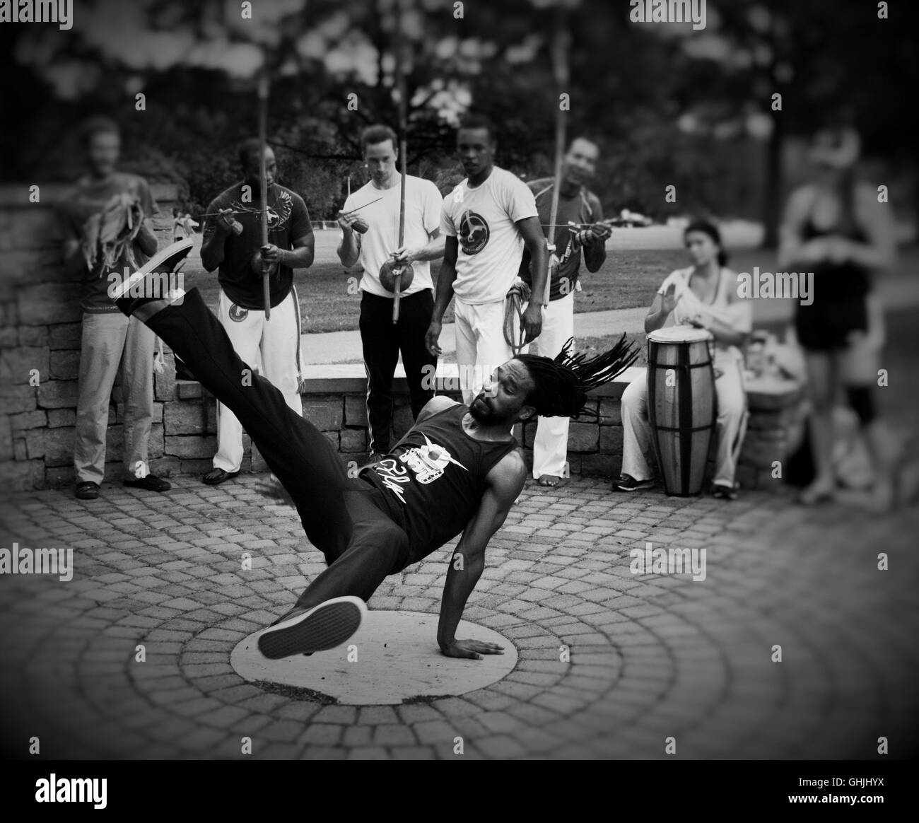 Rompere la ballerina di eseguire per un gruppo a Centennial Park a Nashville, TN Foto Stock