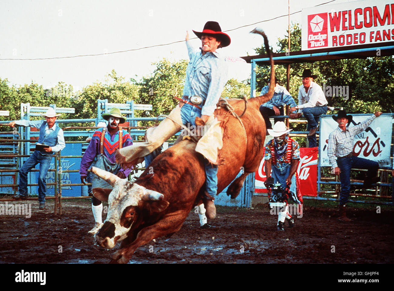 Erzählt wird die wahre Geschichte des legendären Rodereiters Lane Frost, dargestellt von LUKE PERRY, der 1989 im Alter von nur 26 Jahren in der Arena ums Leben kam... Regie: John G. Avildsen aka. 8 secondi di gloria Foto Stock