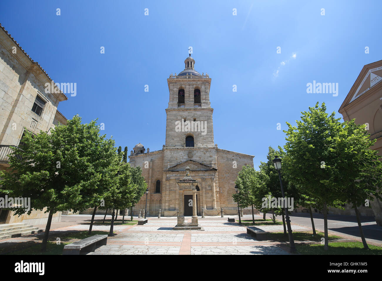 Cattedrale di Santa Maria, costruita tra il XII e il XIV secolo in Ciudad Rodrigo, una città di confine in Castiglia e Leon, Spagna Foto Stock