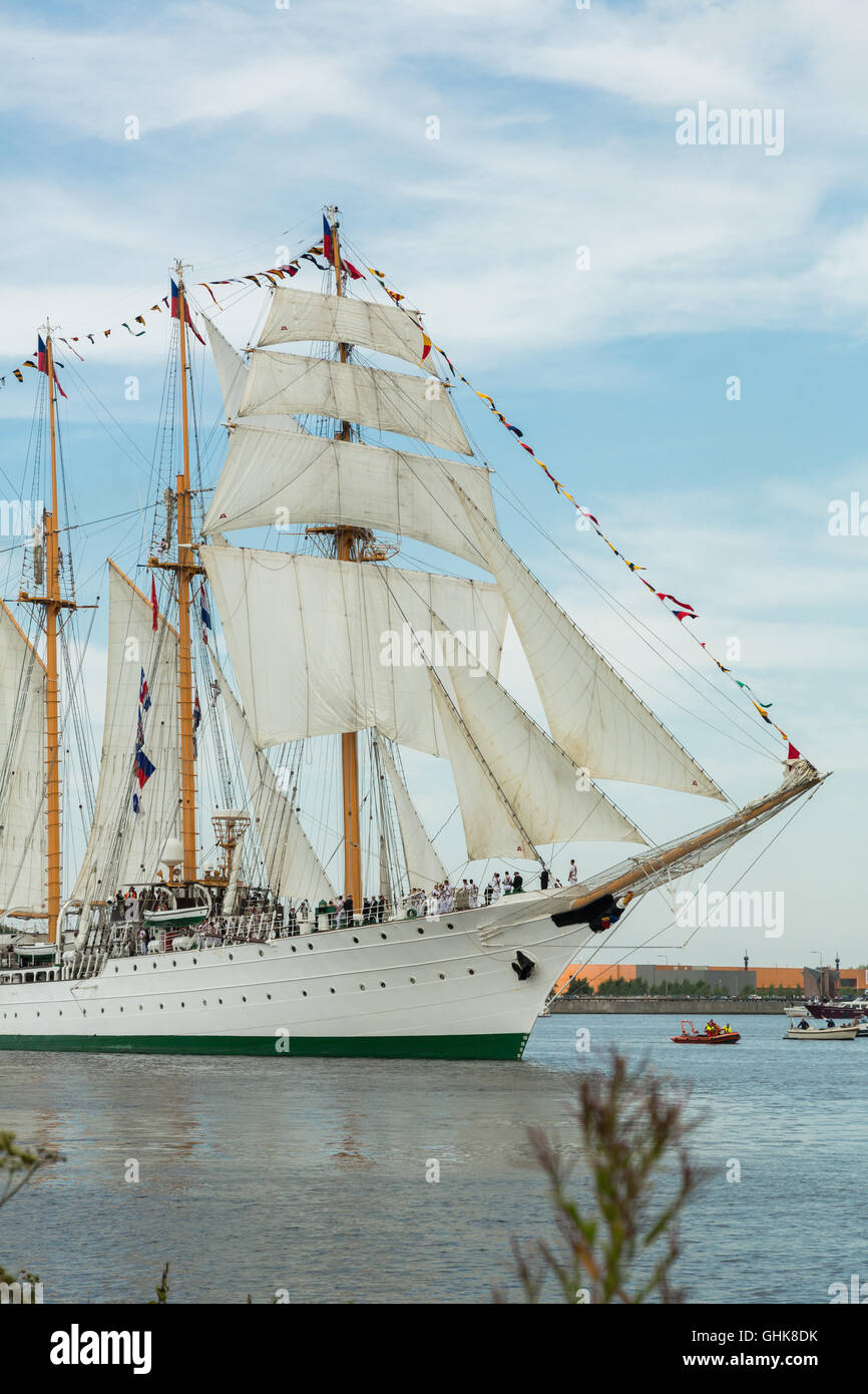 Barquentine Tall Ship Esmeralda della marina cilena durante la parata Sail-In in sul fiume IJ in Amsterdam . Foto Stock