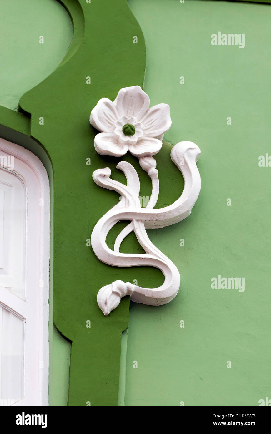 LAS PALMAS DE GRAN CANARIA, Spagna - 30 luglio 2016: dettagli architettonici sulla facciata di un edificio art deco sulla strada Triana Foto Stock