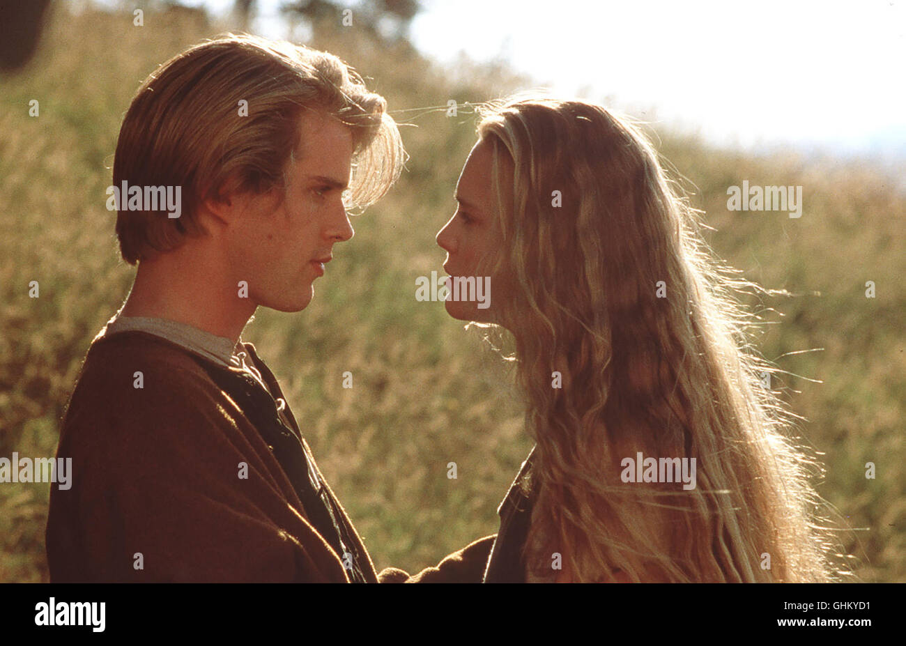 Westley Stallbursche gewinnt die Liebe der Schönen Buttercup, doch um das Geld für die Hochzeit aufzutreiben, zieht er in die weite Welt. ROBIN WRIGHT (Buttercup), CARY ELWES (Westley) Regie: Rob Reiner aka. La Principessa sposa Foto Stock
