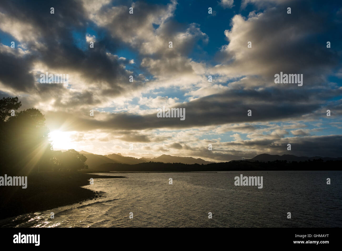 Sunrise in mare Bay Nuova Zelanda Foto Stock
