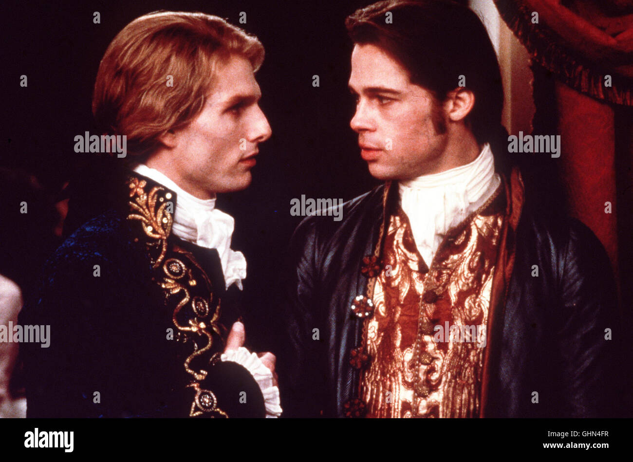 Interview mit einem Vampir intervista con un vampiro USA 1994 - Neil Jordan Lestat (TOM CRUISE) erklärt Louis (BRAD PITT), è stato es heißt, ein Vampir zu sein. Regie: Neil Jordan aka. Intervista con un vampiro Foto Stock