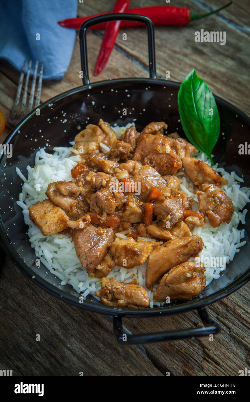 Pollo al curry con riso basmati sul pot Foto Stock
