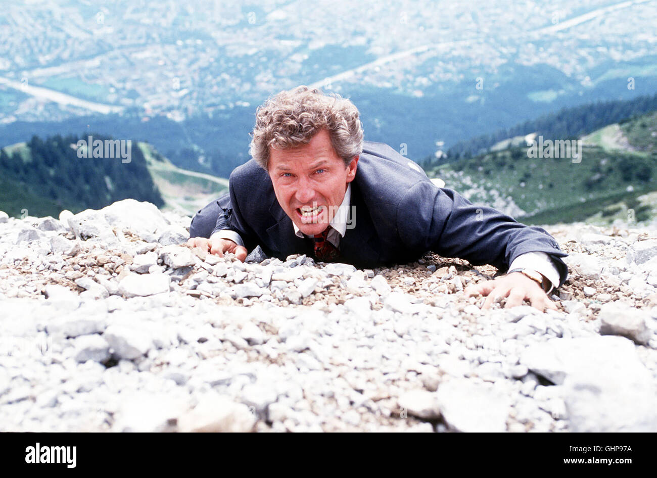 Wildbach I - Der Wirtschaftsspion Stefan Reimer (MIRO NEMEC) befürchtet seine Enttarnung und sarà während einer Bergtour seinen inszenieren Absturz. Herzstück der Aktion soll eine von seinem Helfer Farian eingeleitete Rettungsaktion der Bergwacht sein. aka. Spionin aus Liebe Foto Stock