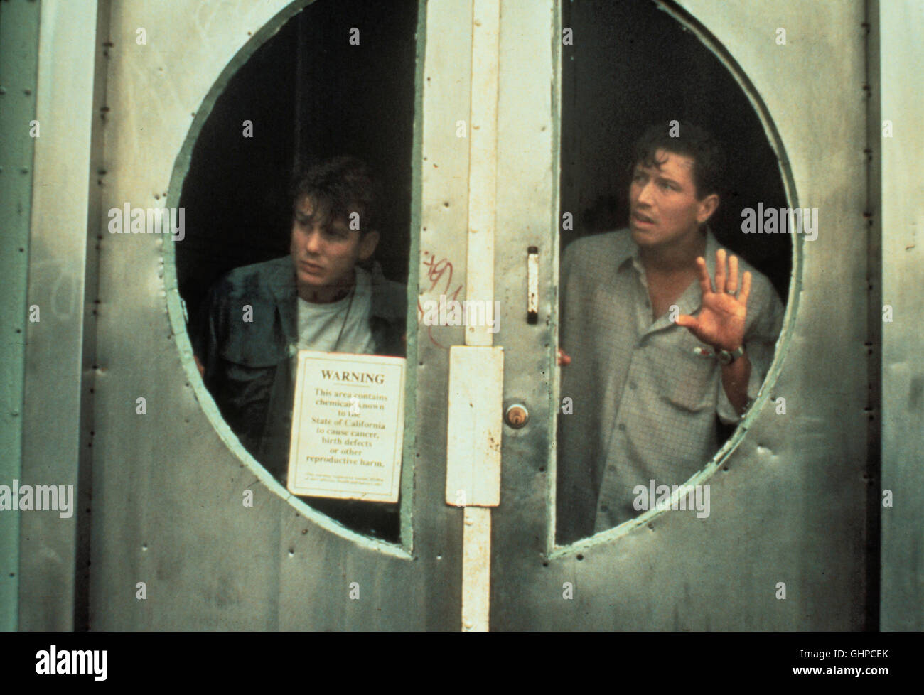 TAU' mich auf, LIEBLING - 1962: Aufgrund widriger Umstände geraten Willie marito (BRIAN WIMMER) und sein Stiefbruder, der ingenuo und nierenkranke Frank Lovegren (PETER BERG), in die Hände eines scheinbar selbstlosen Doktors, der sie als Versuchskaninchen für ein esperimento benutzt und einfriert. 29 Jahre später werden die beiden durch einen glücklichen Zufall wieder aufgetaut. Eine neue, assurde Welt erwartet sei. Regie: W. D. Richter aka. In ritardo per la cena Foto Stock