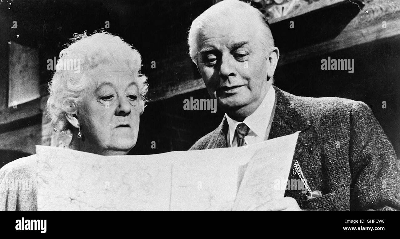 16 Uhr 50 PADDINGTON Die schrullige Miss Marple (MARGARET RUTHERFORD) hat ihren kriminalistischen Instinkt bei der Lektüre von über 100 Kriminalromanen geschult. Als sie während einer Bahnfahrt den Mord un einer jungen Frau beobachtet und die Polizei ihr keinen Glauben schenkt, nimmt die alte Dame zusammen mit ihrem Freund den caduta selbst in die mano...Szene mit STRINGER DAVIS Regie: George Pollock aka. Omicidio ha detto Foto Stock