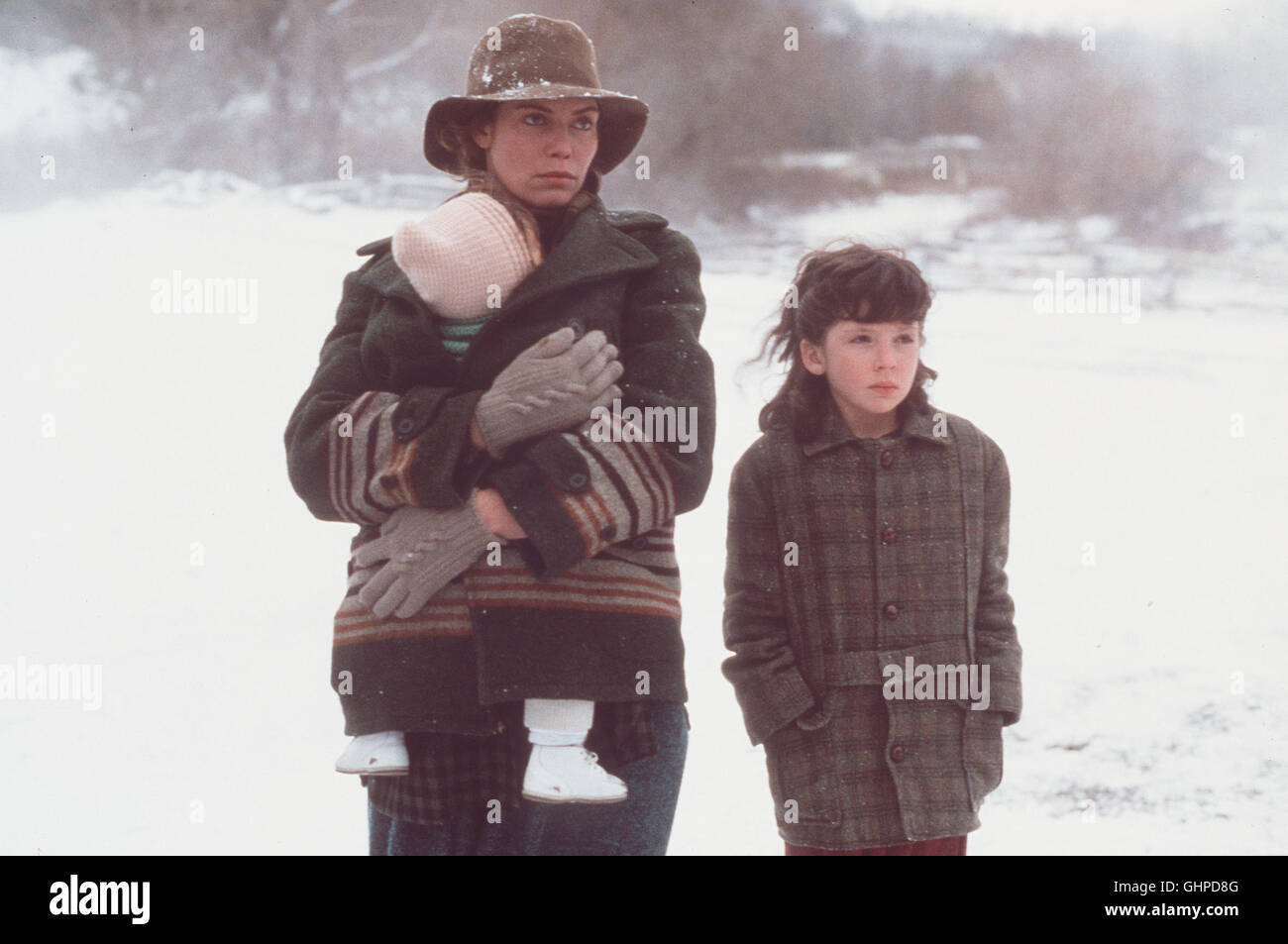 Wie ein blatt im wind - Collie Wright (KELLY McGILLIS) mit ihrem vaterlosen Sohn und der Tochter eines verwitweten Fremden... Regie: Ted Kotcheff aka. In inverno la gente Foto Stock