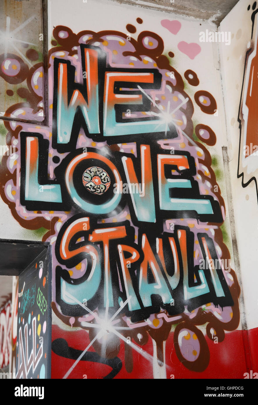 Graffiti a Millerntor Stadium, club di calcio FC. St Pauli, Amburgo, Germania, Europa Foto Stock